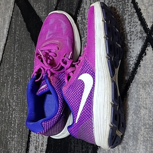 NIKE REVOLUTION 3 SWOOSH LOGO ATHLETIC RUNNING SHOE - Picture 9 of 11
